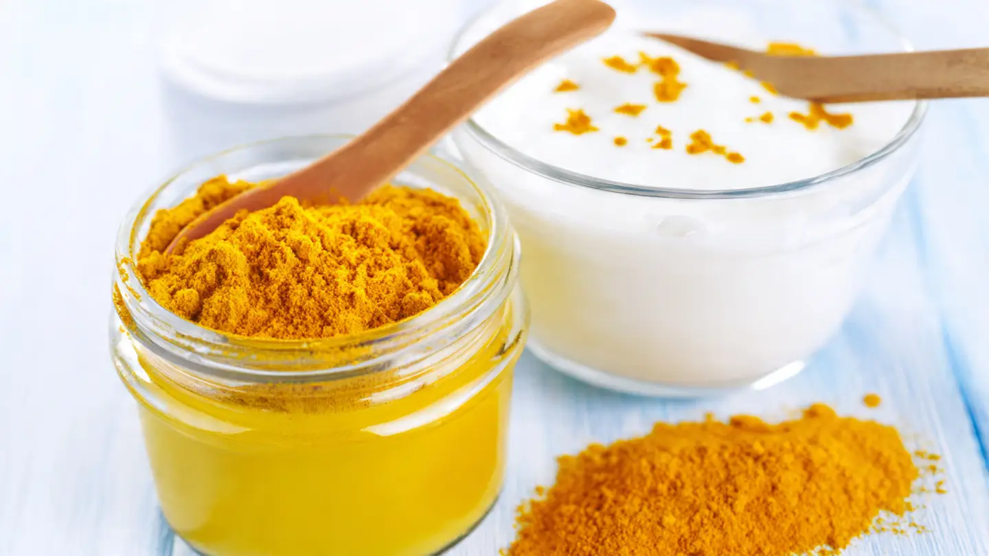 Làm Đẹp Da Bằng Tinh Bột Nghệ Và Sữa Chua – Bí Quyết Tự Nhiên Cho Làn Da Sáng Mịn